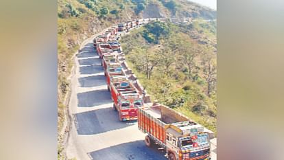 Vehicle location tracking device not working, many trucks stuck on the border