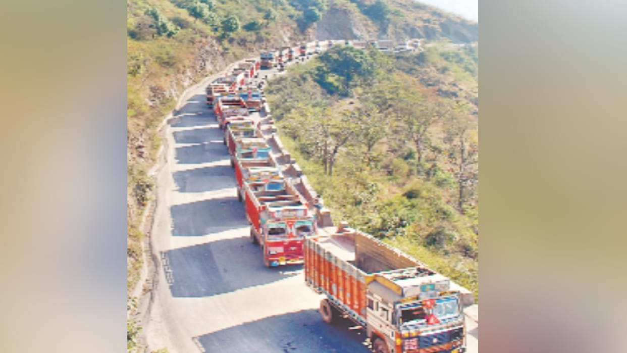 Vehicle location tracking device not working, many trucks stuck on the border