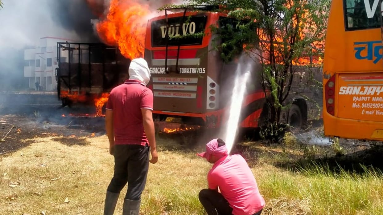 five vehicles burnt to ashes Fire breaks out in police line