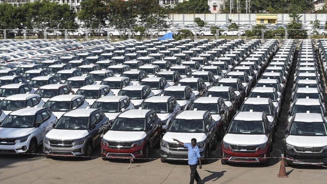 Auto Sales: जीएसटी 2.0 और त्योहारी मांग से सितंबर में वाहनों की बिक्री बढ़ी, SIAM की रिपोर्ट Auto Sales September 2025 Passenger vehicle dispatches up 4 per cent at 3,72,458 units SIAM Sales Data