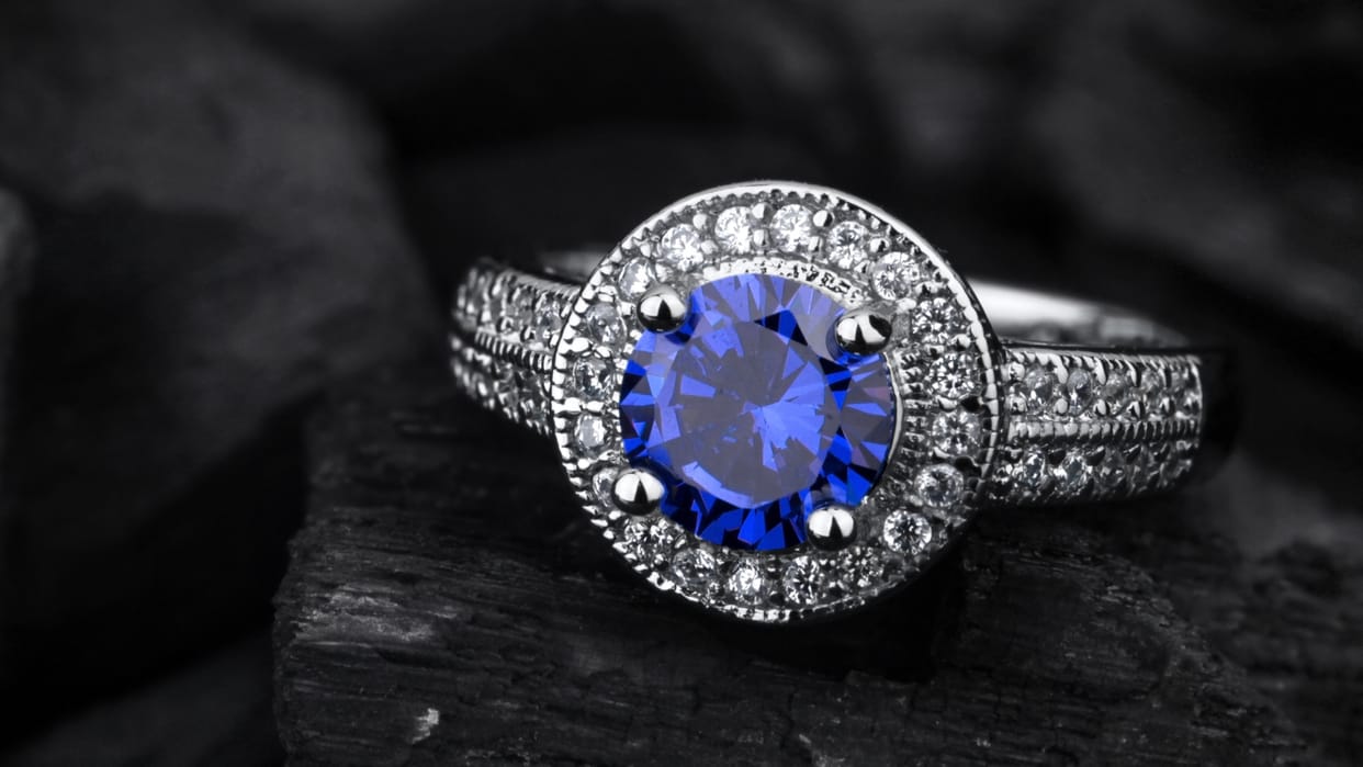 Benefits of wearing Blue Sapphire know niyam in hindi