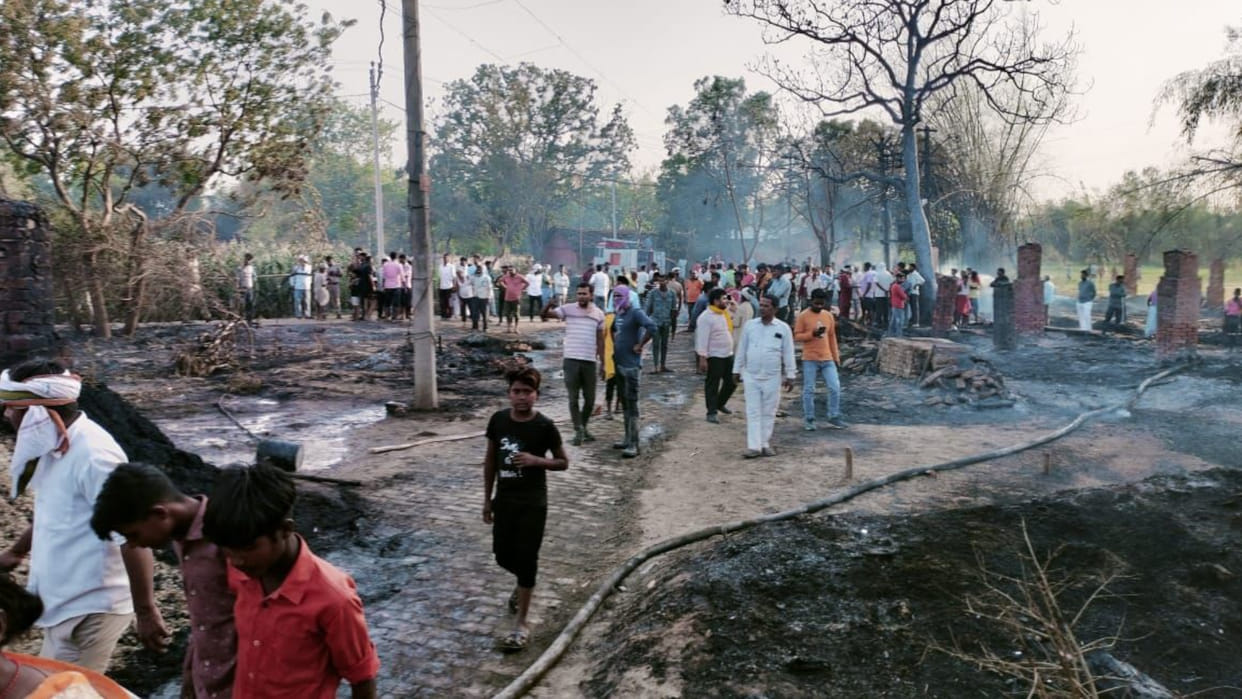 20 houses burnt to ashes due to fire incident in the colony