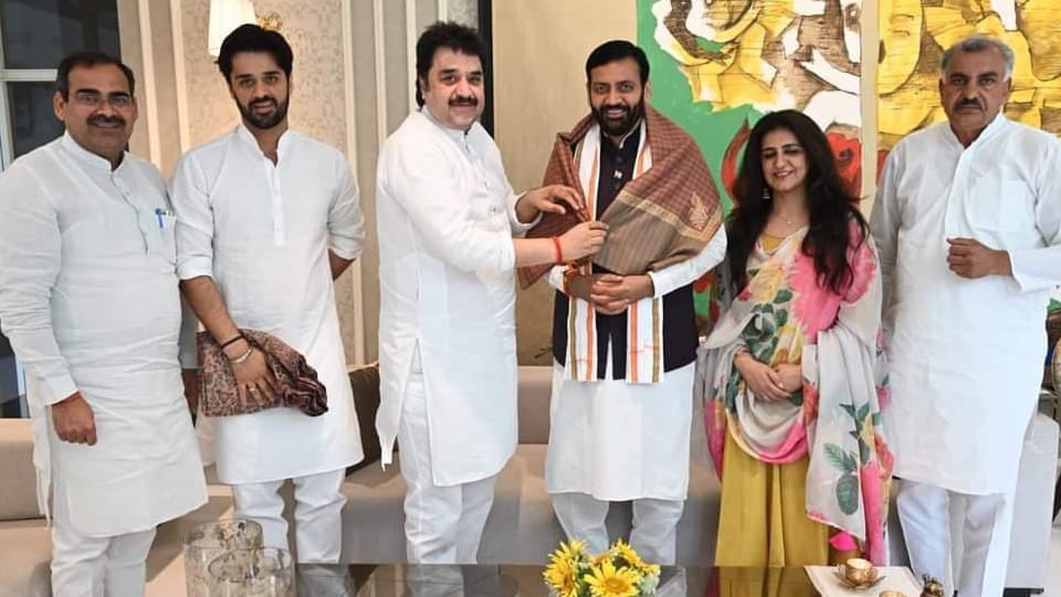 Haryana CM Nayab Saini meets Kuldeep Bishnoi