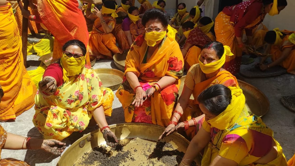 Chardham Yatra 2024 Badrinath Dham Gadu Ghada Yatra Sesame oil threaded in Narendra Nagar Rajdarba tehri
