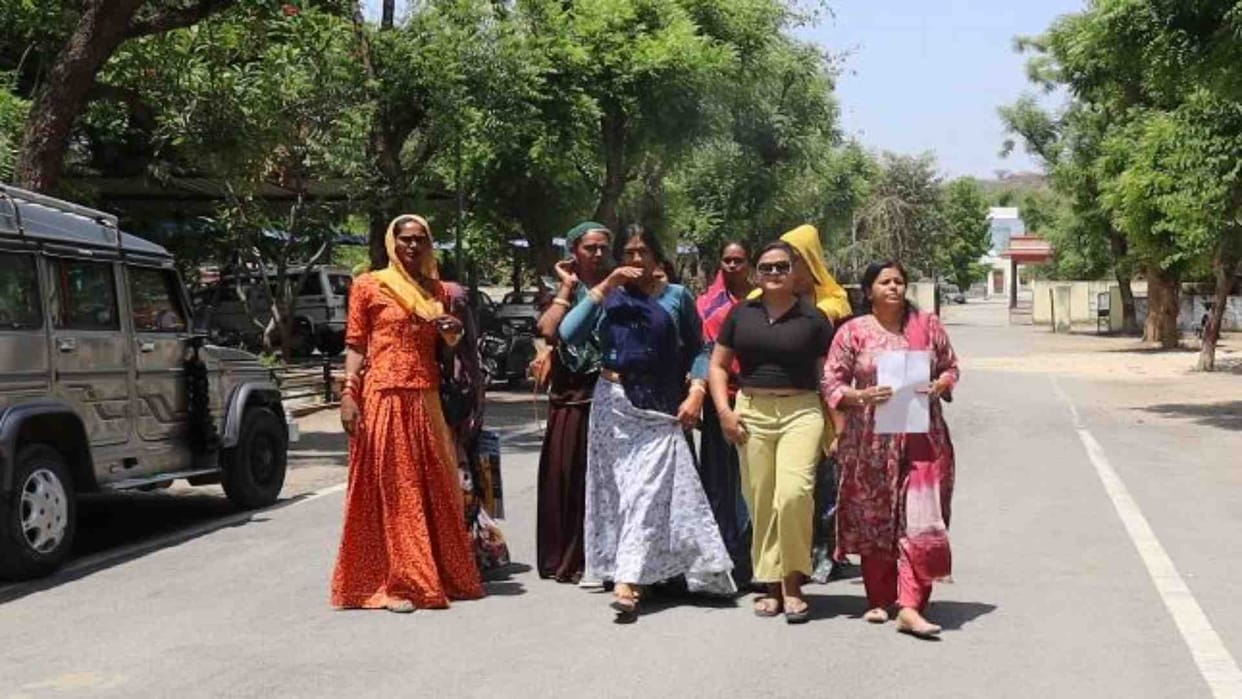 Rajsamand News: Doctors left bandage roll in the stomach during cesarean delivery.