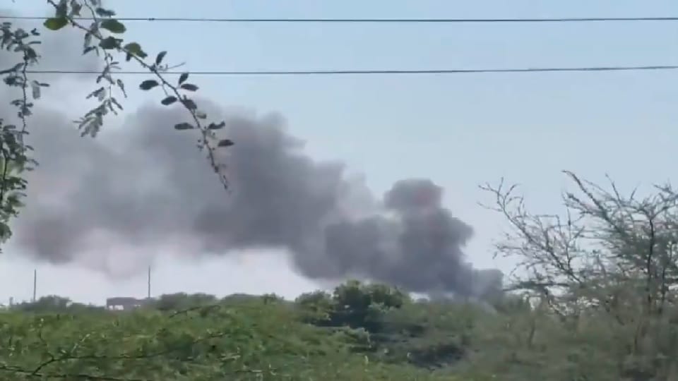 Fire broke out in a plastic factory in Kalindi Kunj