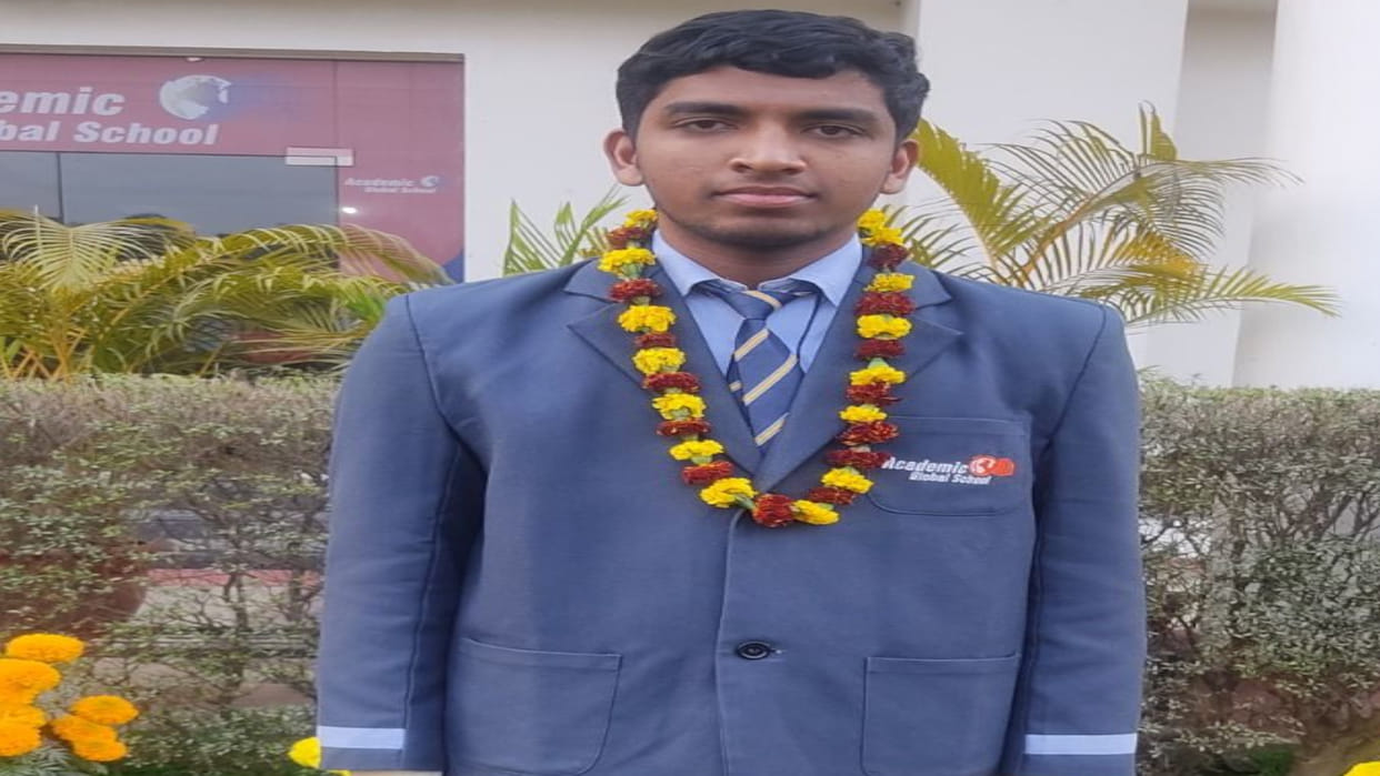 Himanshu Yadav of Gorakhpur tops the state in JEE Mains exam