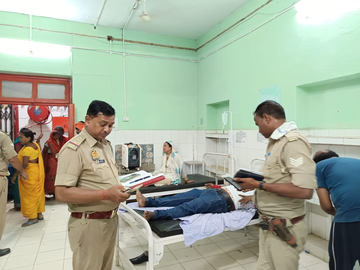Teenager dies and four injured in road accident as orchestra party vehicle overturns in Sonbhadra