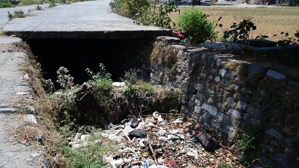 Garbage in Raksia and Kalsia drain haldwani