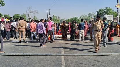 family members blocked the highway by keeping the dead body of man in Lakhimpur kheri