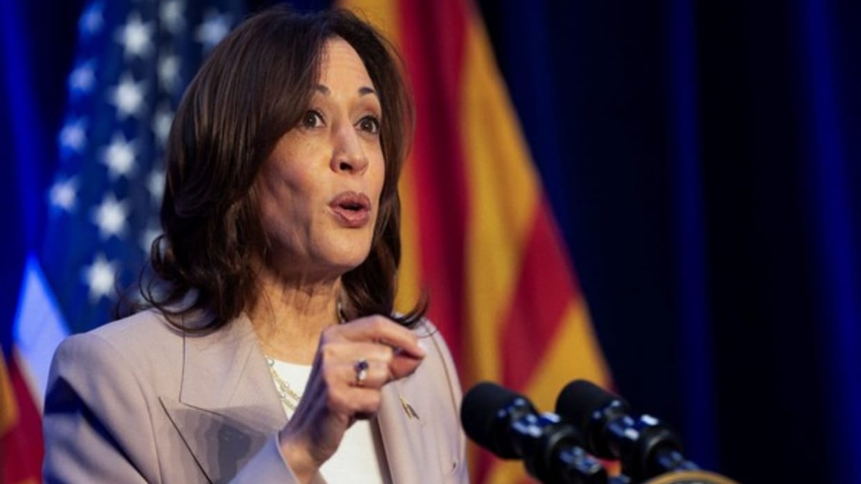 usa vice president kamala harris use objectional word during talk with asian americans people laugh