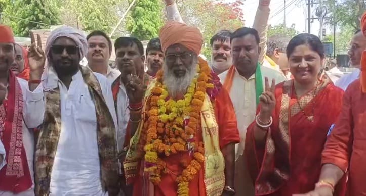 Sakshi Maharaj became emotional in Mathura said Karsevaks lost in Ayodhya