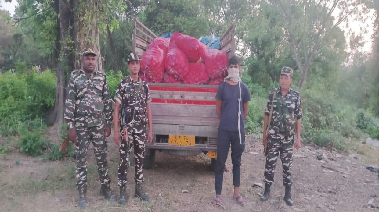 50 bags of onions and accused arrested for smuggling onions on Nepal-India border in Maharajganj