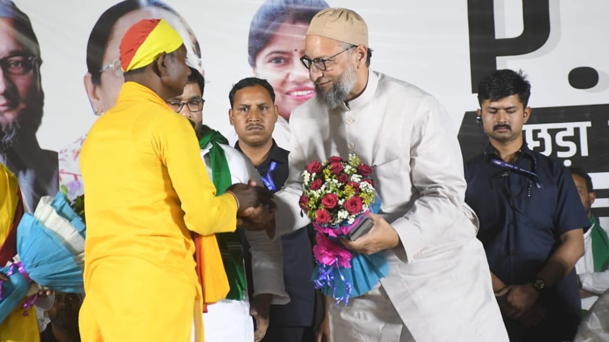 Lok Sabha Election asaduddin Owaisi and Pallavi patel addressed the public meeting in varanasi