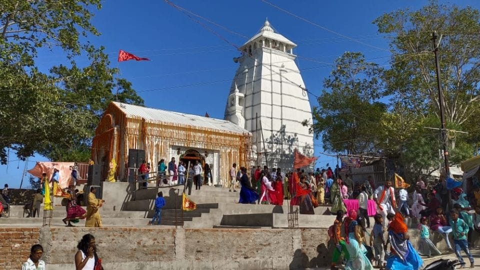 Police arrested two accused who stole donation box of Siddha Baba temple in Manendragarh