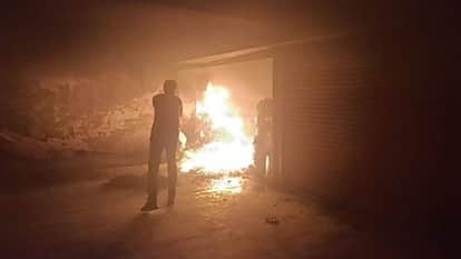 Sikar Fire broke out in Dona-Pattal shop in Hanuman Tower Palsana goods worth lakhs of rupees burnt