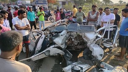 A speeding vehicle hits a Maruti van from behind