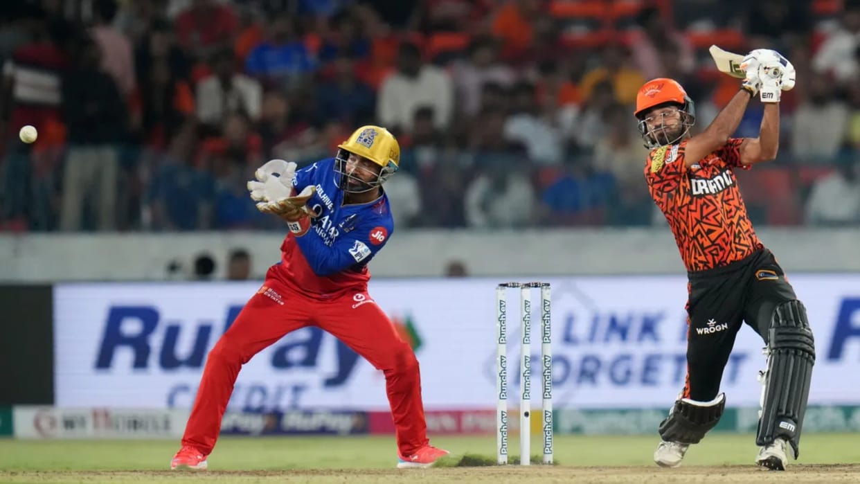 SRH vs RCB IPL Live Score: Sunrisers Hyderabad vs Royal Challengers Bangalore Match Scorecard Updates