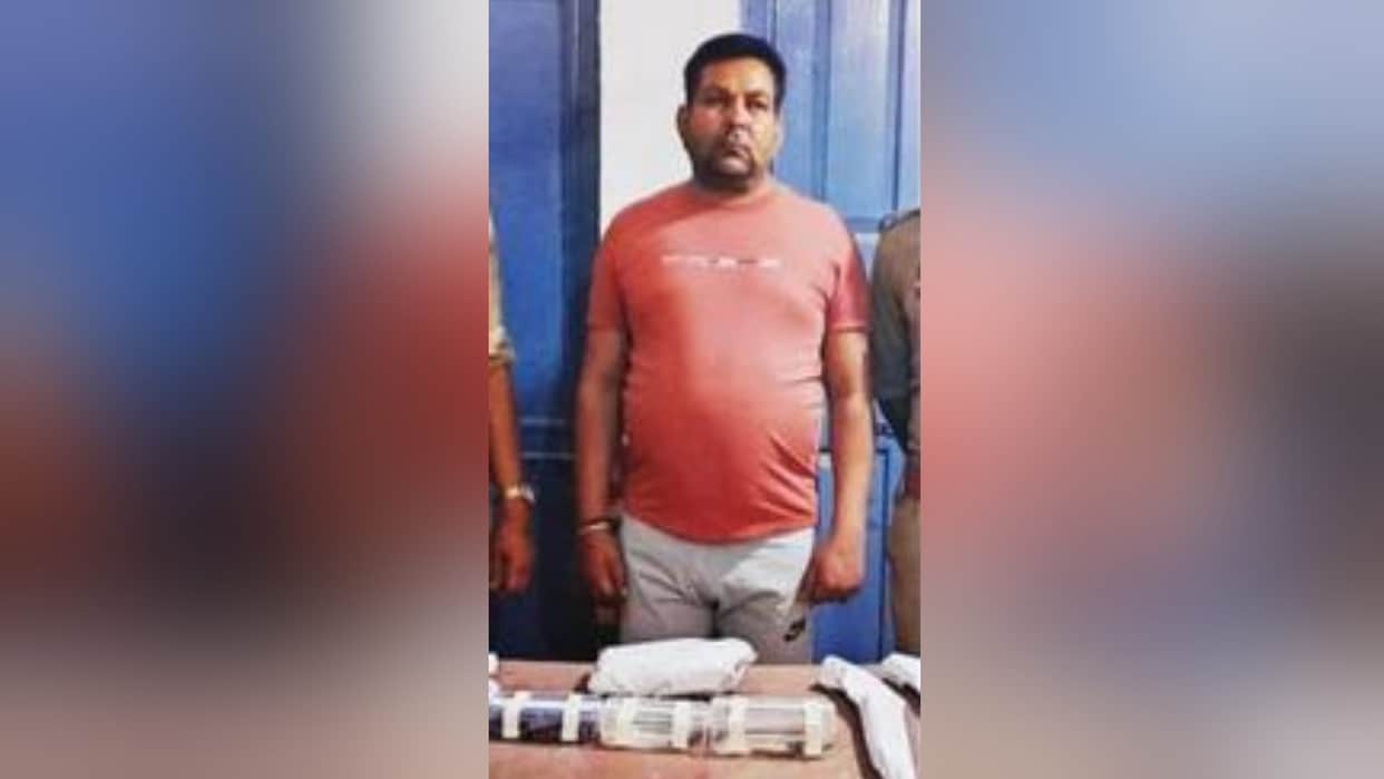 Retired soldier arrested with cache of illegal weapons and cartridges