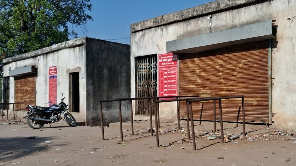 Loot of Rs 2.93 lakh from country liquor shop of Pali