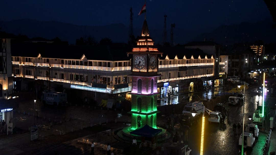jammu kashmir Srinagar Lal Chowk recieved heavy tourists footfalls said There is no fear in valley