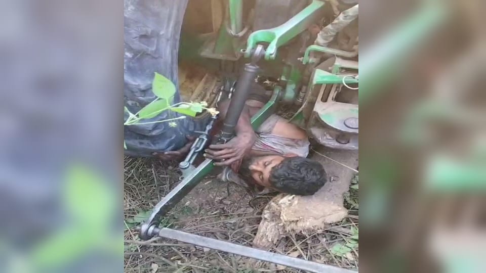 Tractor accident between Bhumpal and Dangdi village in Hamirpur driver dies