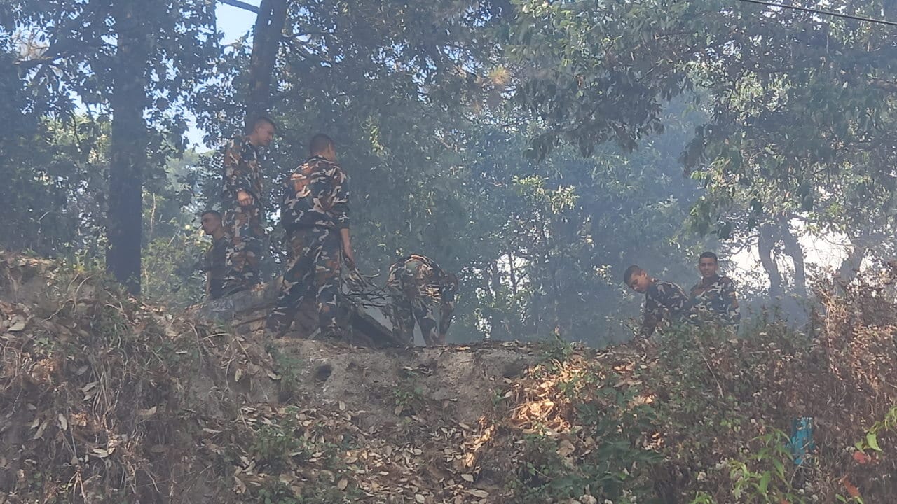 Uttarakhand forests burning Fire reached cantonment forest in Lansdowne Kotdwar army personnel took charge