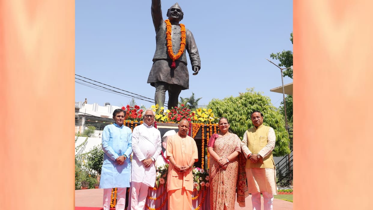 CM Yogi Adityanath paid tribute to former CM Hemvati Nandan Bahuguna in Yojna Bhawan.