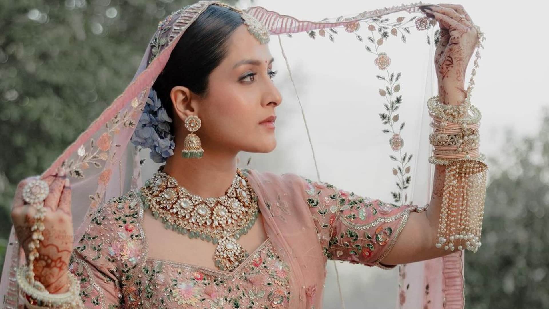 Love Aaj Kal actress Arushi Sharma Pink color full lehenga on her wedding with Vaibhav Vishant Photos viral