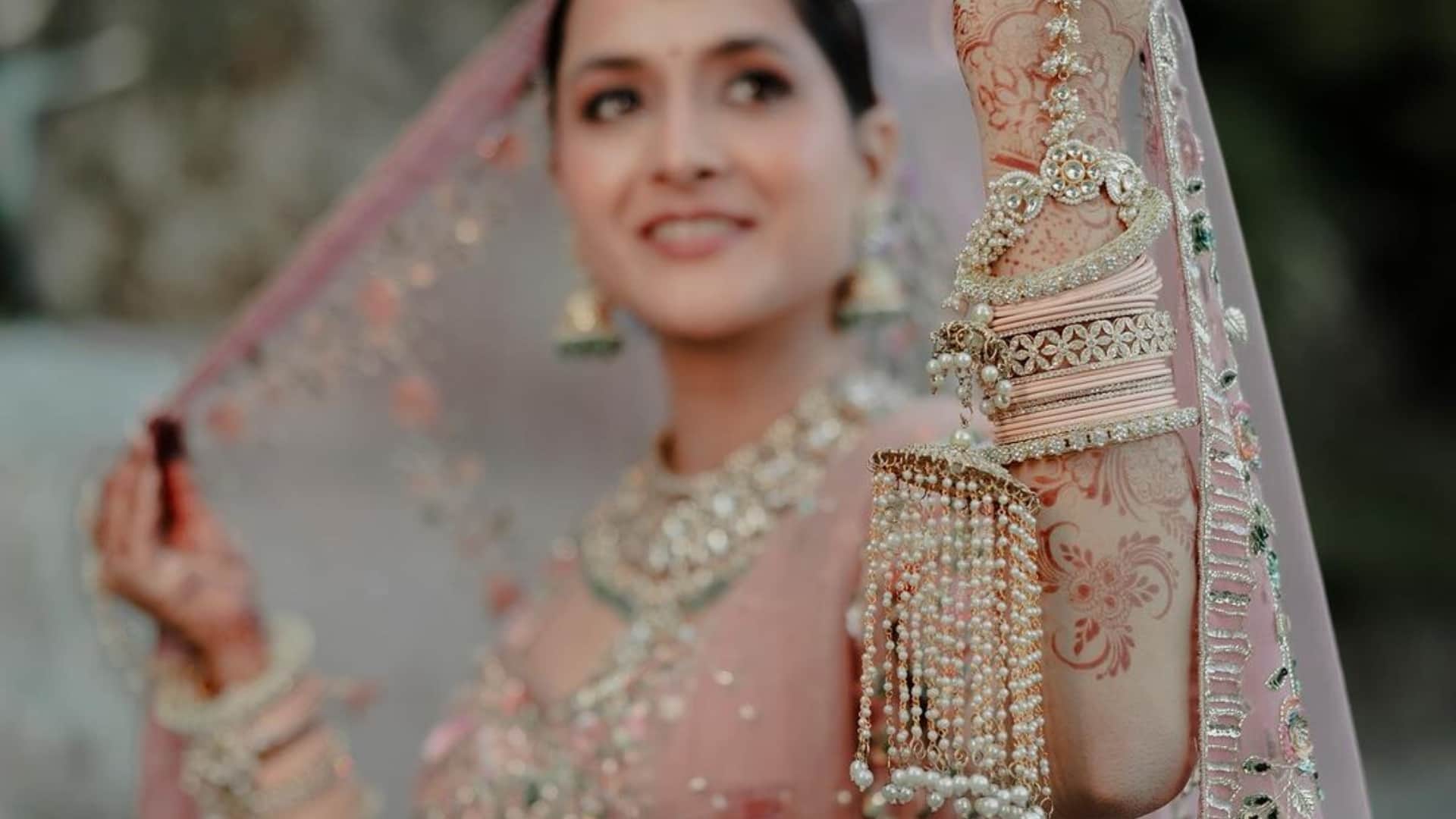 Love Aaj Kal actress Arushi Sharma Pink color full lehenga on her wedding with Vaibhav Vishant Photos viral