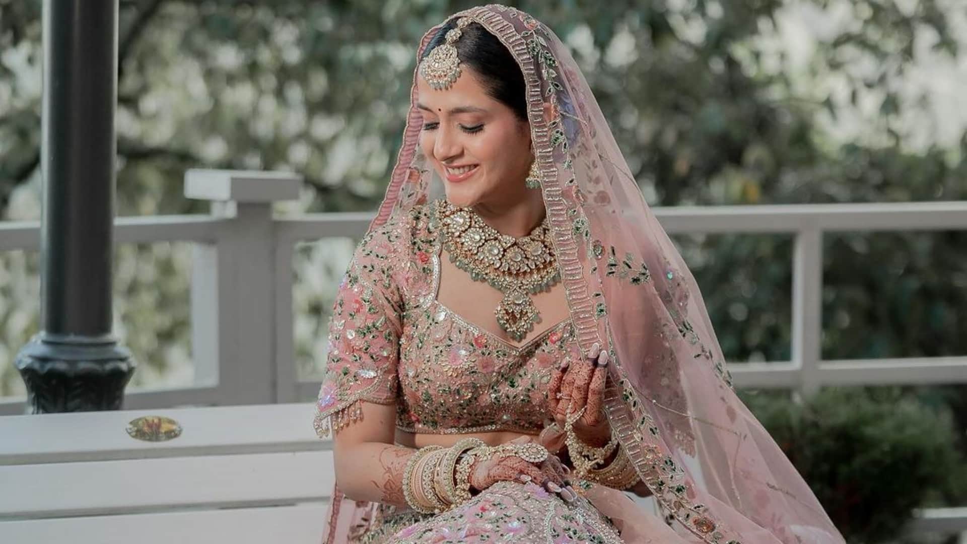 Love Aaj Kal actress Arushi Sharma Pink color full lehenga on her wedding with Vaibhav Vishant Photos viral