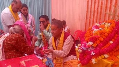 Badrinath Dham Gadu Ghada Oil Kalash Yatra Devotees visited in Rishikesh Badrinath doors will open on 12th May