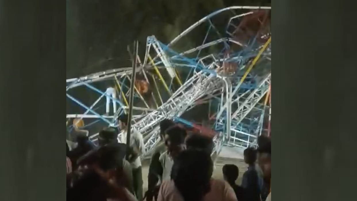 Many people injured due to swing breaking in Mela.