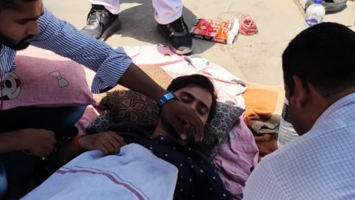 Students protested against installing indian flag in BHU