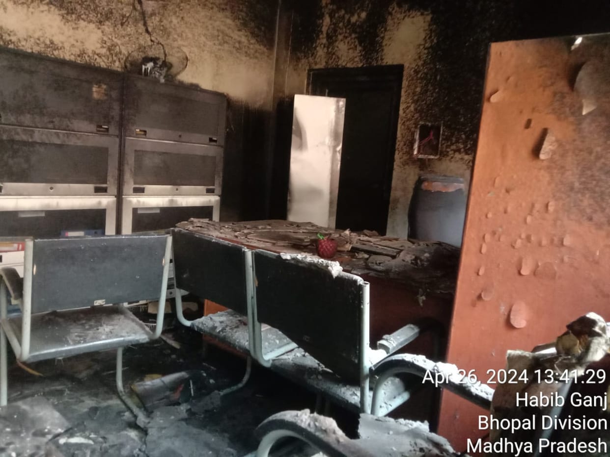 Bhopal: Fire broke out in Physics Department of Barkatullah University, demand for high level investigation