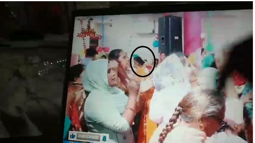 While doing group dance during Katha in Rohtak, woman stole chain of two friends from her mouth
