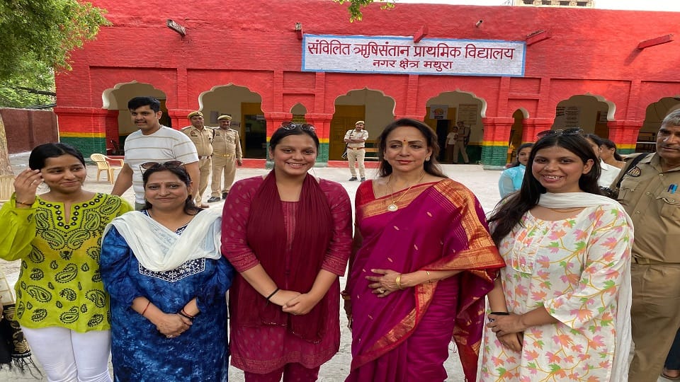Lok Sabha Elections 2024: Mathura voting 49.49 percent fate of 15 candidates including Hema captured in EVM