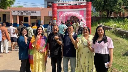 Jammu lok sabha election 2024 congress candidate raman bhalla and BJP candidate Jugal Kishore Sharma cast vote