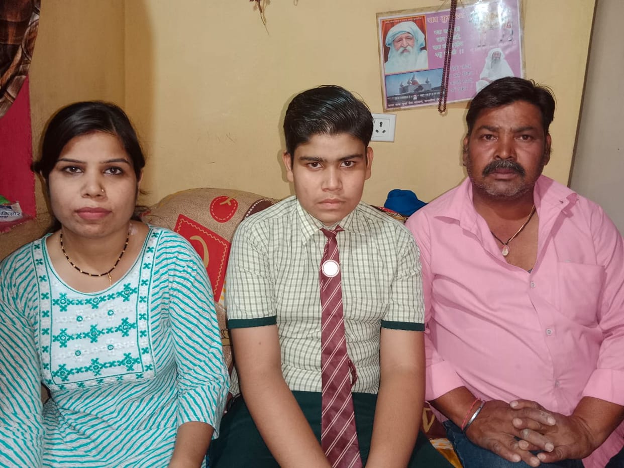 Indore: Father earns Rs 400 daily by doing labor, son earns name by appearing in merit list