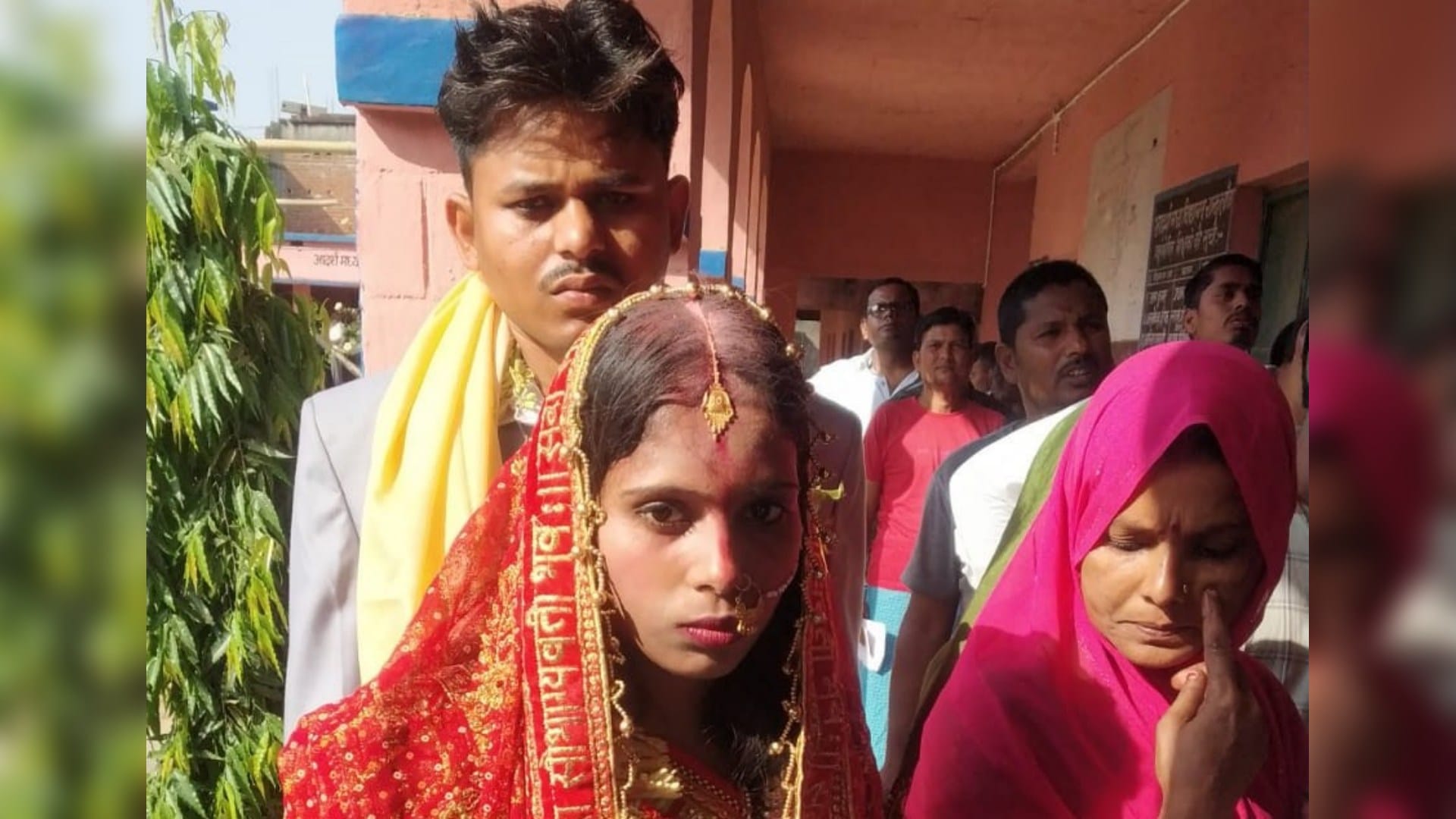 Lok Sabha 2024: bride reached Banka to vote directly from pavilion with consent of groom, see photos