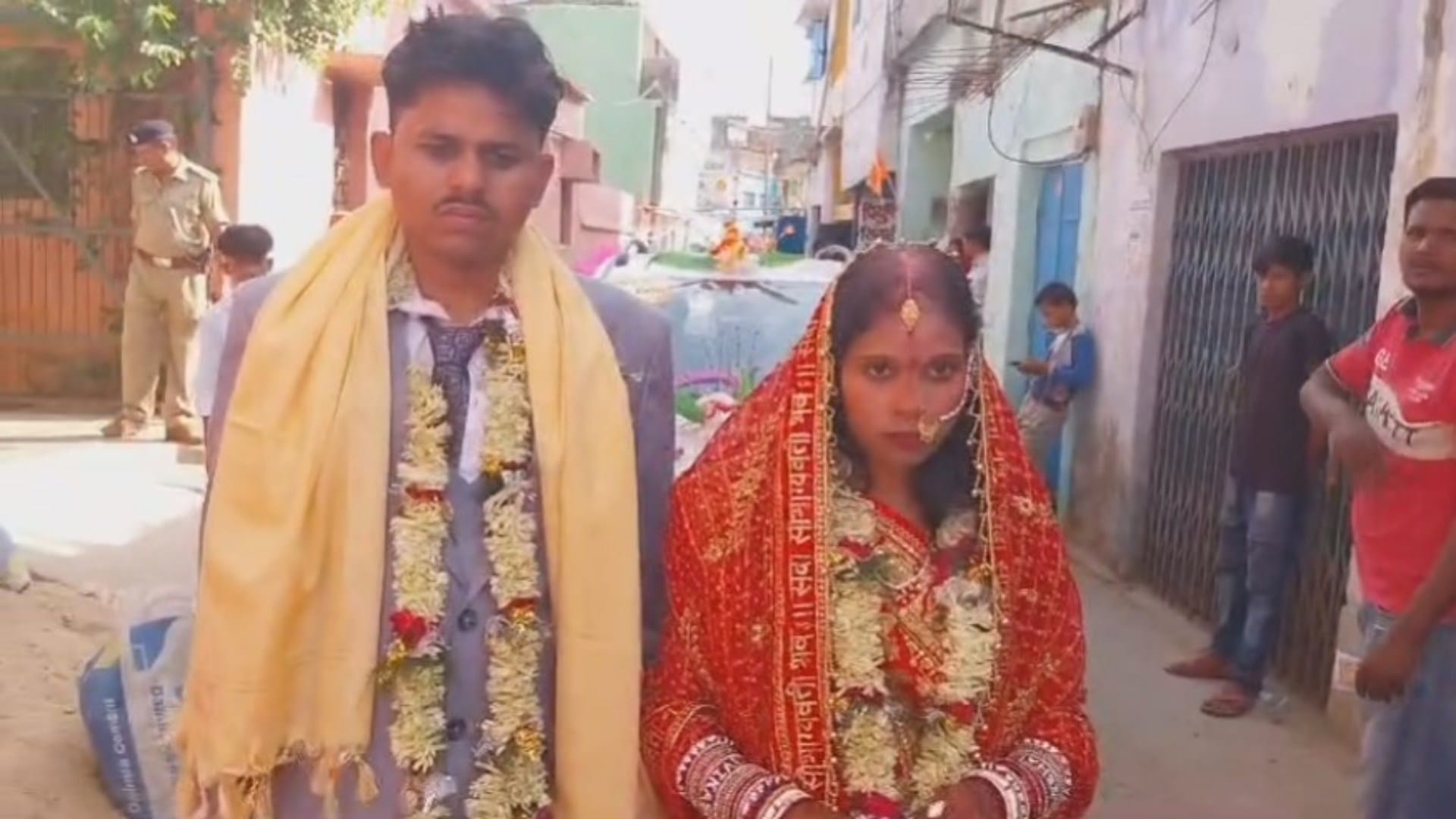 Lok Sabha 2024: bride reached Banka to vote directly from pavilion with consent of groom, see photos