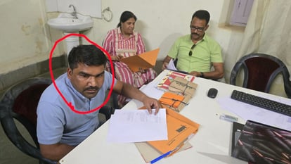 Mandla News: उपयंत्री को लोकायुक्त की टीम ने तीस हजार की रिश्वत लेते रंगे हाथ पकड़ा