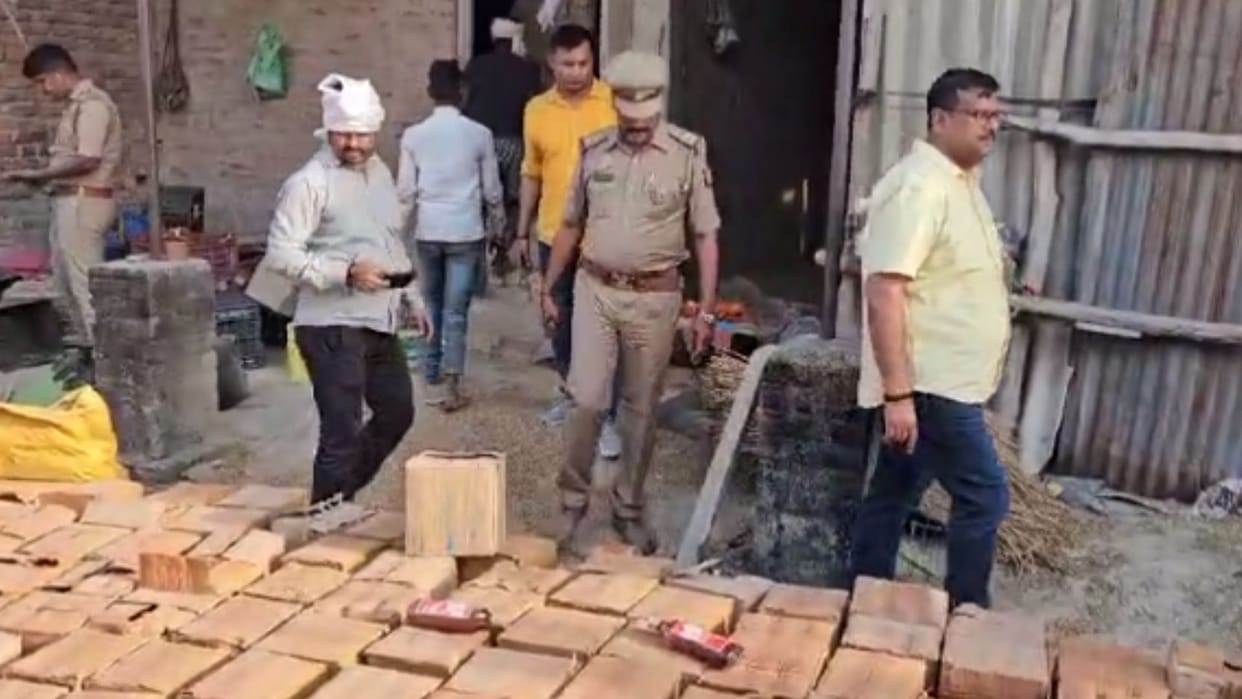 Liquor worth 15 lakh ruepees recovered in ghazipur