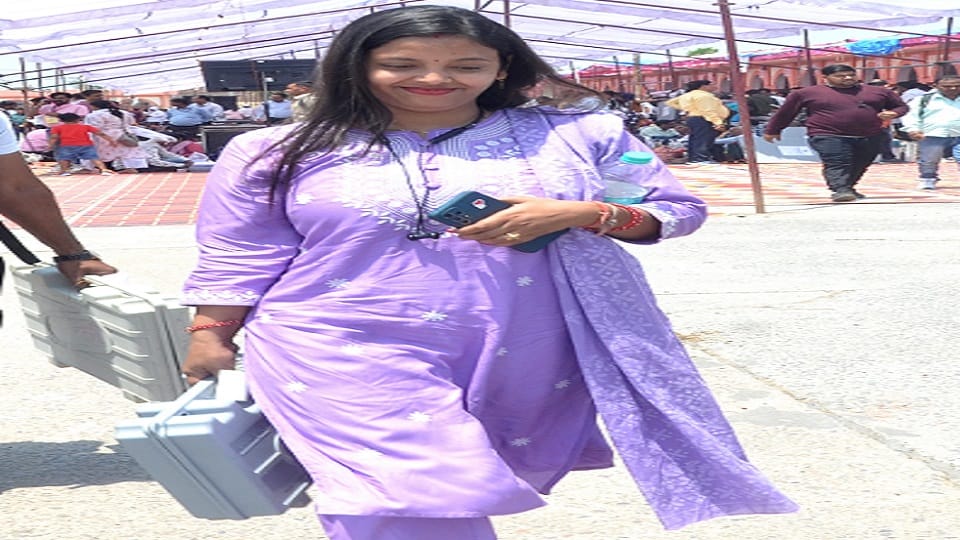 Women personnel engaged in voting duty able to go home at night