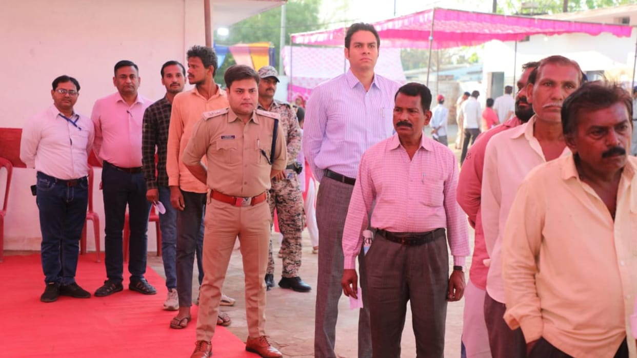 Queues at polling booths since morning for second phase of voting in Katni