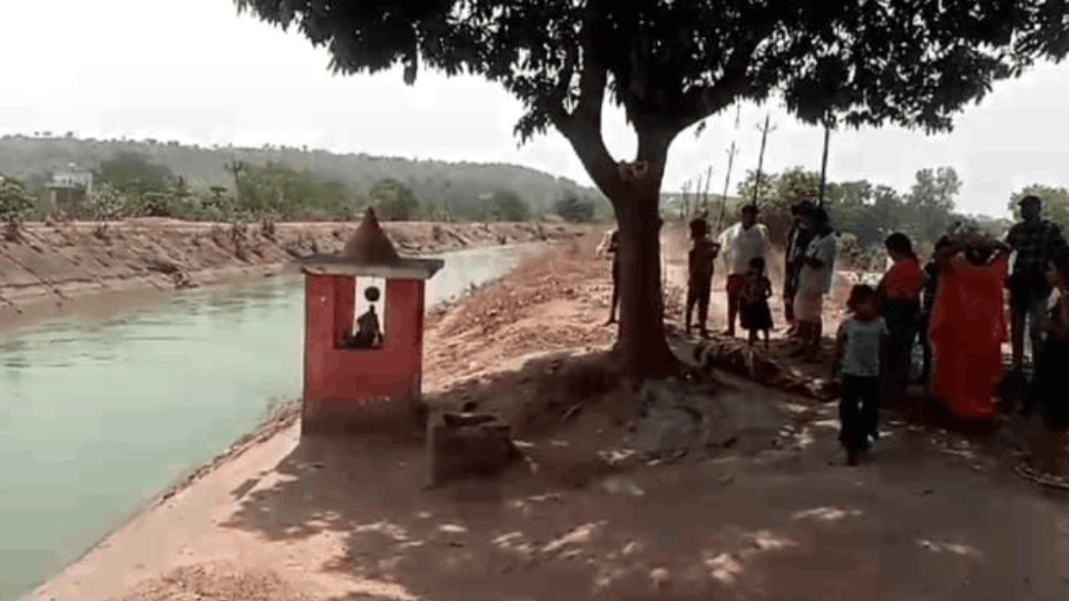 old man Dead body found floating in canal Korba