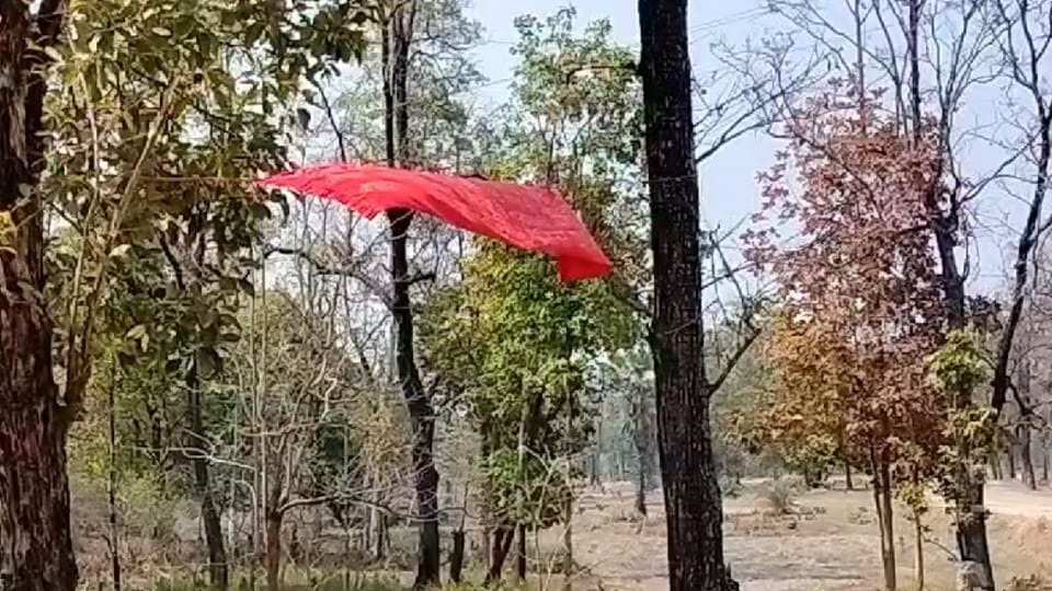 Naxalites put up banners appealed to boycott Lok Sabha elections in Kanker