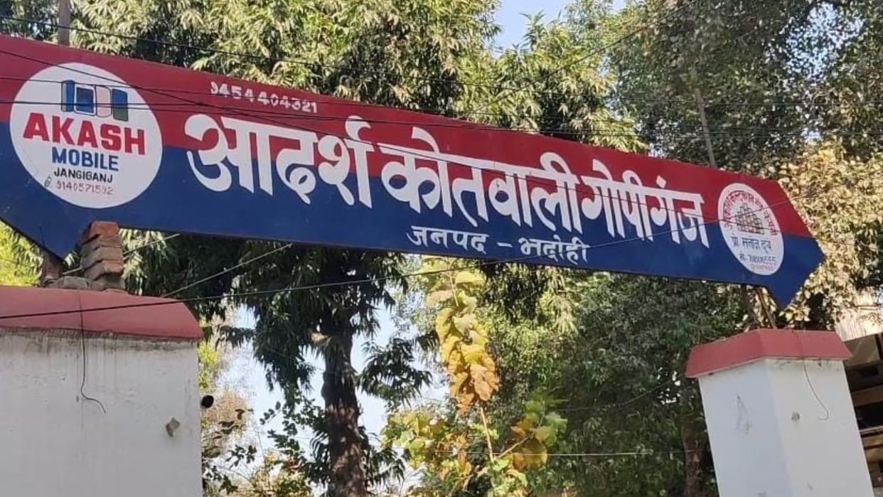 miscreant snatched money bag from municipal worker and absconded