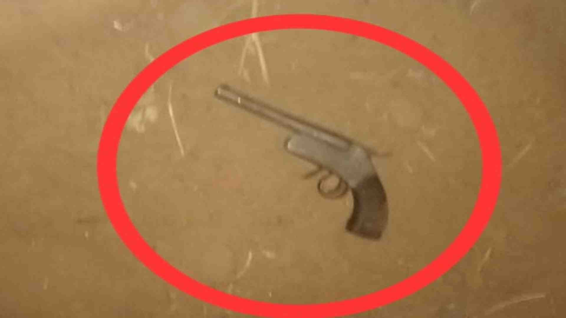 पुलिस ने बरामद किया कट्टा।