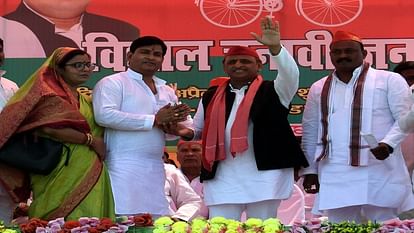 Lok Sabha Elections 2024: Akhilesh yadav gave membership to former MLA's son